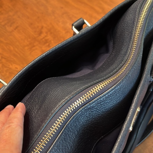 Coach Bag LIKE NEW - Picture 6 of 9